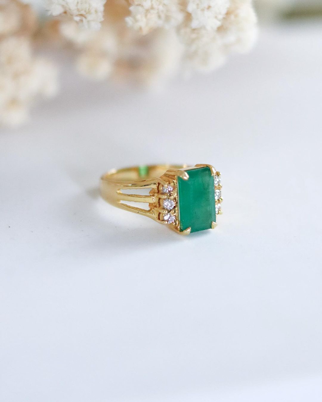 2.8 Carat Emerald Ring