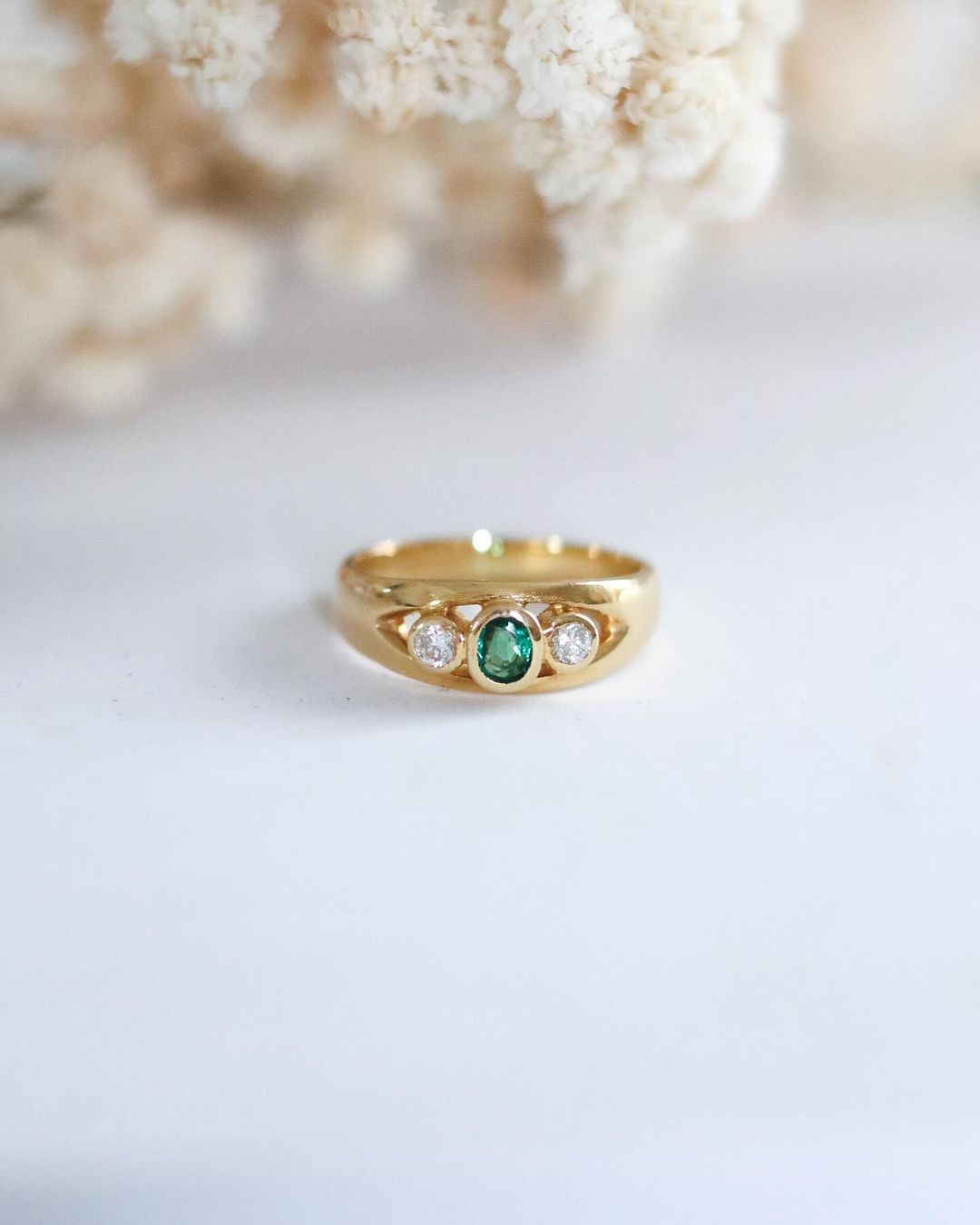 Signet Ring with Emerald and Diamonds