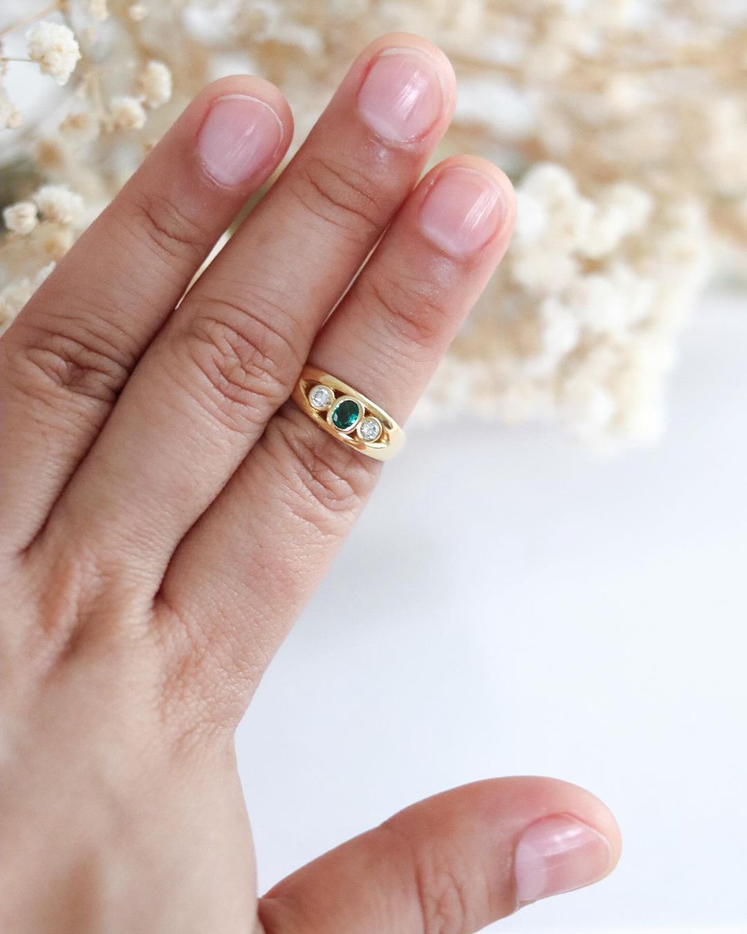 Signet Ring with Emerald and Diamonds